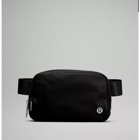 lululemon athletica Handbags - 🍋LULULEMON ATHLETICA | Everywhere Belt Bag in Black